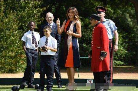 第一夫人梅拉尼娅一改严肃脸, 穿13厘米高跟鞋