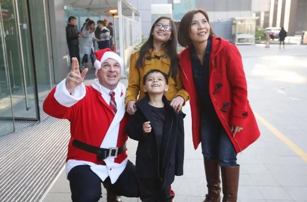 外交官来中国送快递,网友:第一次见,天猫用户待