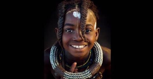 非洲的一个原始部落,风俗奇葩,男人必须娶5个