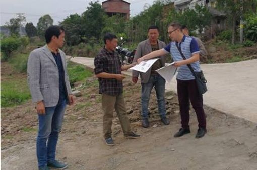 内江市邮管局调研组到威远扶贫调研宣传法治