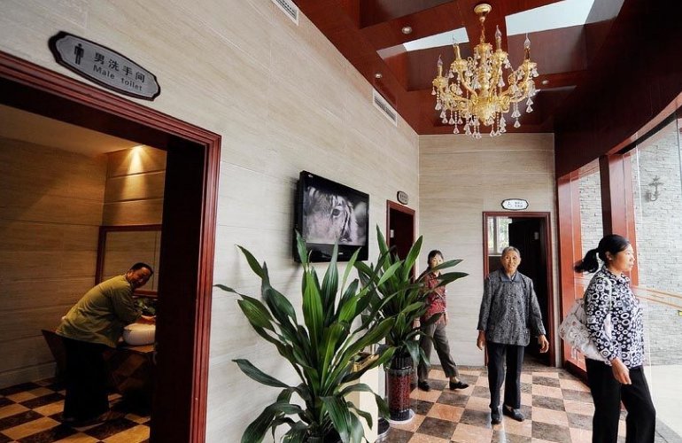 一个印度人眼中的中国公厕,感叹比印度的五星