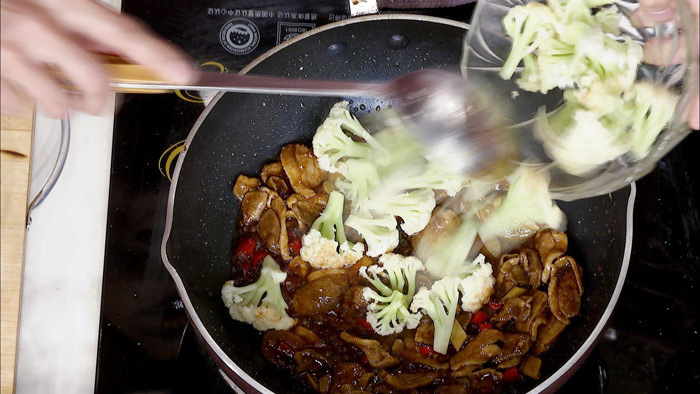 鸭肉炒菜花图片