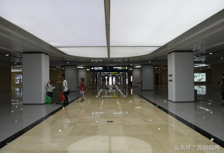 第一次坐动车到重庆西站,里面的卫生间比星级