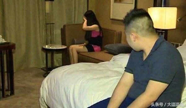 姑娘，这么害羞，应该是第一次相亲吧，还是说这是套路