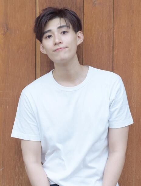 快本新人表现做作,何炅很无奈吴昕很尴尬,网友