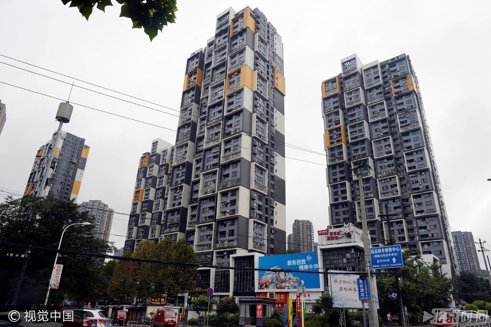 重庆现造型奇特的建筑 方便面麻将蜂巢样