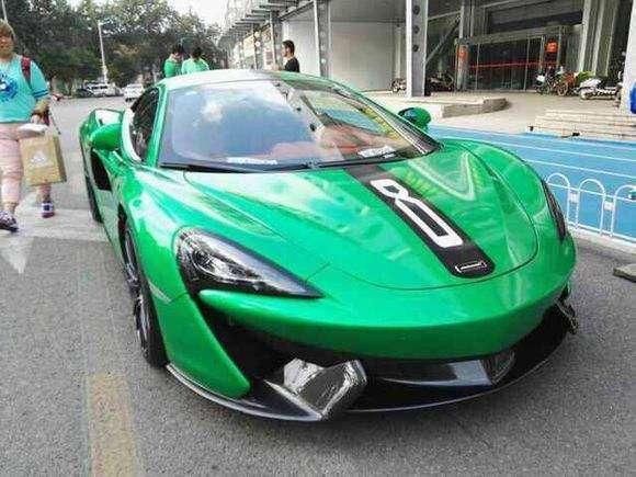 国足队员平日里怎么出门?赵明剑的车最好,武磊