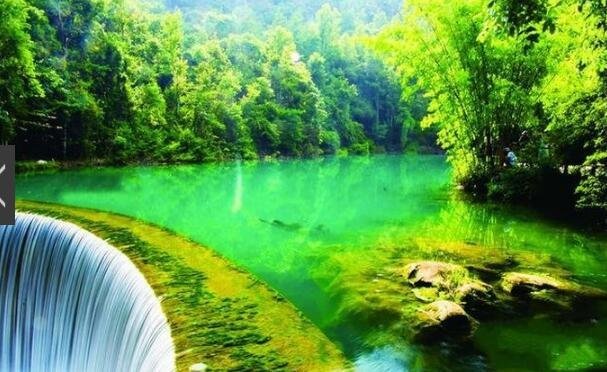 贵州荔波，推荐景点：小七孔景区、大七孔景区、茂兰喀斯特森林保护区。