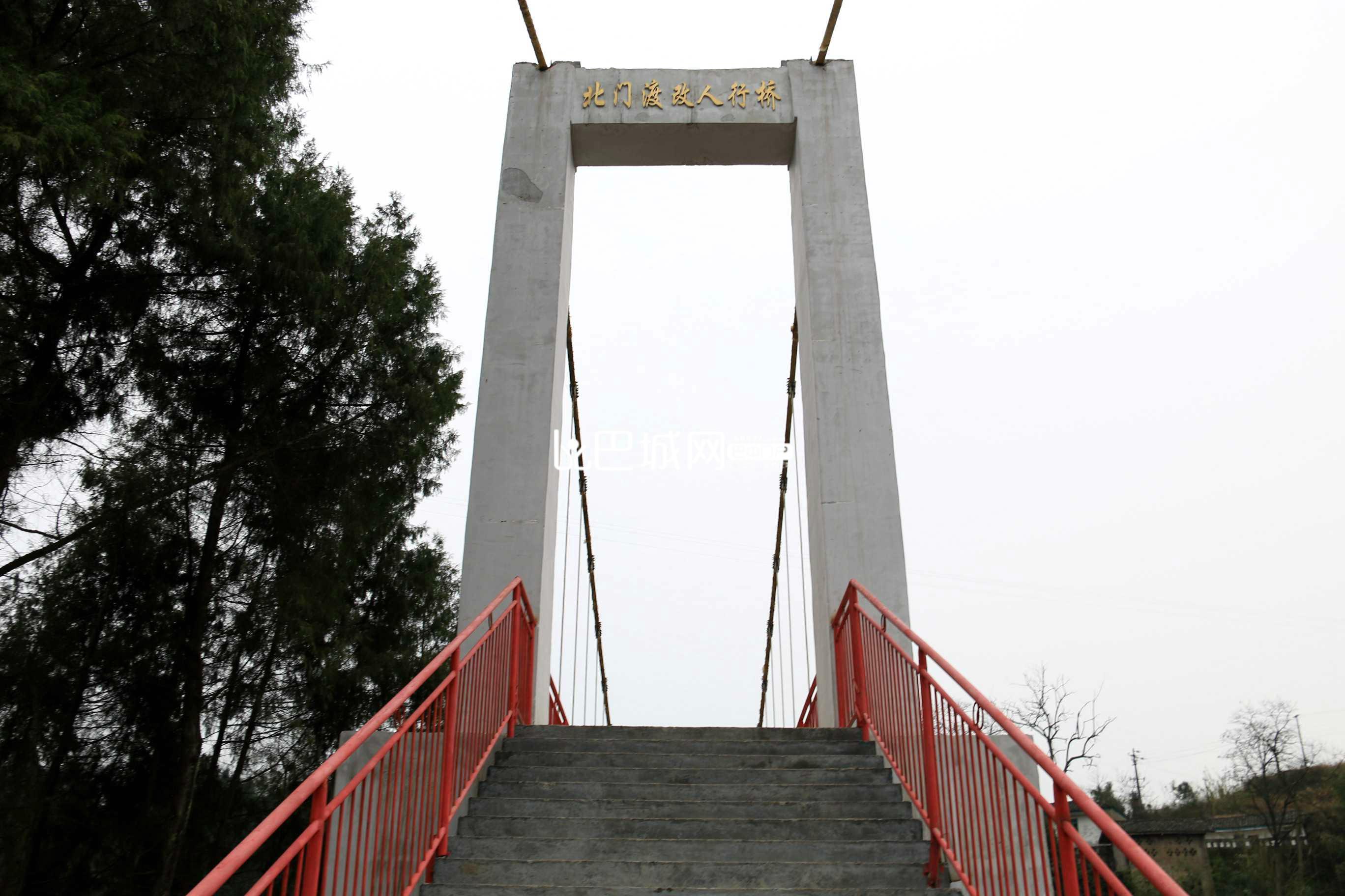 巴中鼎山龙洞水库,绿水连天绕