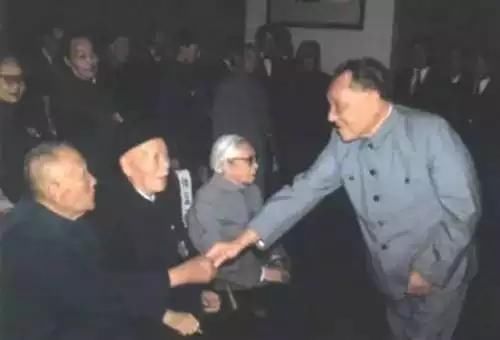 官员退居二线后一般担任什么职位?国家是怎