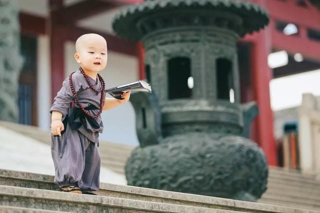 当今社会顺口溜:有钱的低调 没钱的炫耀;吹牛的