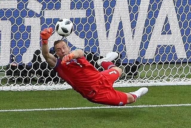 曾经踢不过国足的冰岛,是怎么在6年后打服C罗