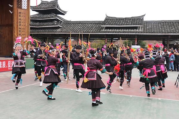 广西三江县"侗戏"汇演唱反邪