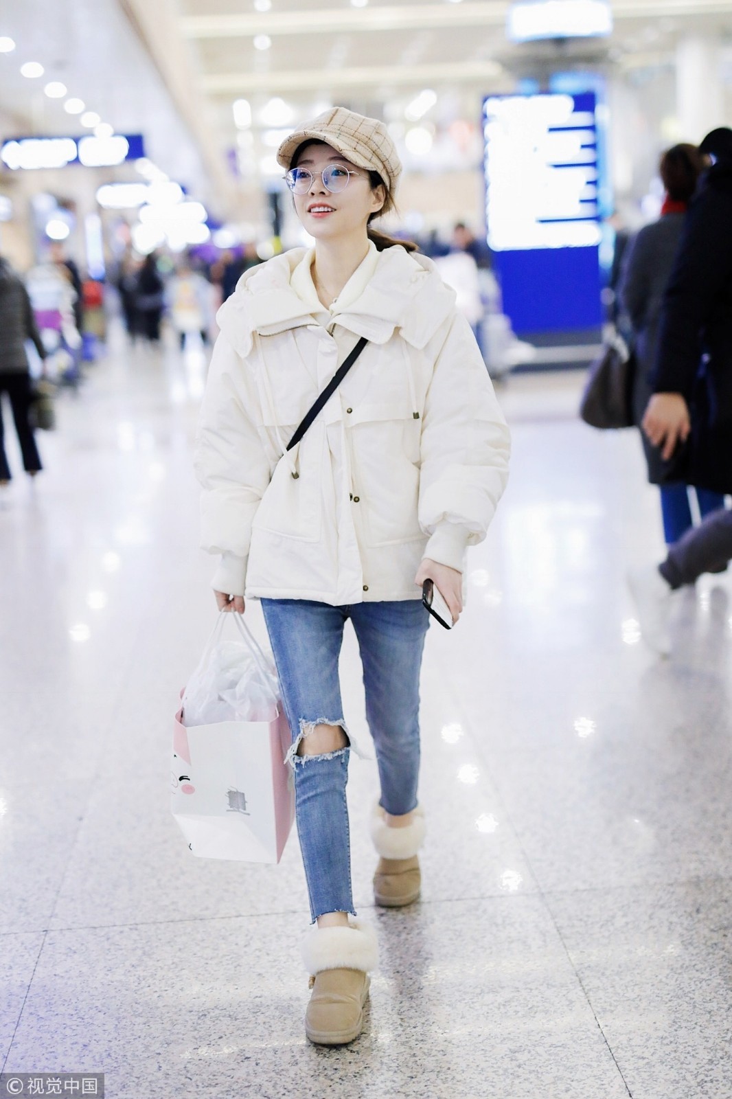 斗鱼一姐冯提莫韩国务工归来收获颇丰 少女装