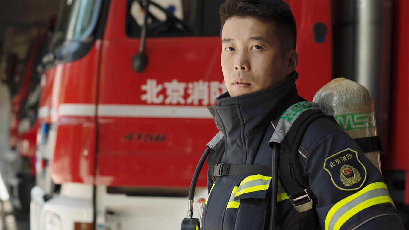 【咱们有力量】消防英雄王震宇:浓烟中将面罩让给被困者 【咱们有力量】消防英雄王震宇:浓烟中将面罩让给被困者