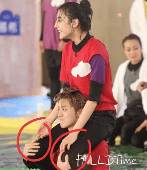 那些出了名的绅士手, 怎么到赵丽颖迪丽热巴这