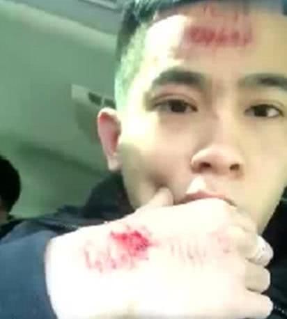 快手又出大新闻了,户外第一网红被暴打,二驴躺