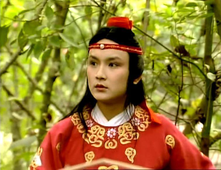 电视剧《红楼梦》剧照——贾宝玉人们之所以对宝玉的性格品性做出如此