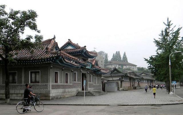 中国游客游览朝鲜第二大城市,感叹景象太破落