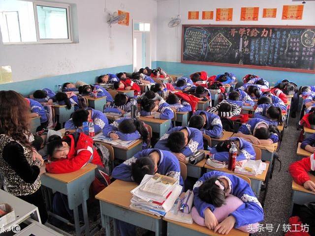 终于,教师成为了公务员