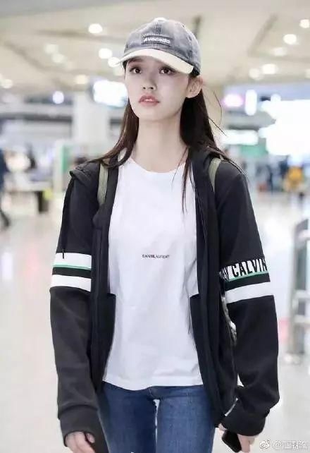 关晓彤超短裙走光了?林允减肥14斤脸惨变形!社