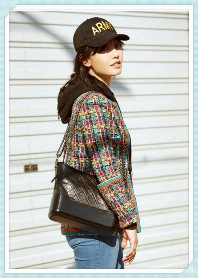 白百何丢人丢大了!穿紧身牛仔裤勒出臀线,网友