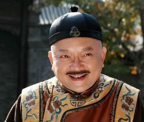 为何越看《铁齿铜牙纪晓岚》越觉得纪晓岚无耻,而和珅越让人舒服