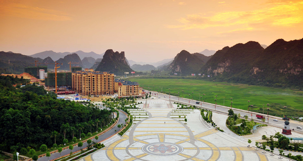 广西凭祥:"软""硬"兼施 驱动外贸稳增长