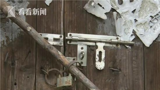 网络主播博眼球 荒野探灵夜闯民宅直播 网络主播博眼球 荒野探灵夜闯民宅直播