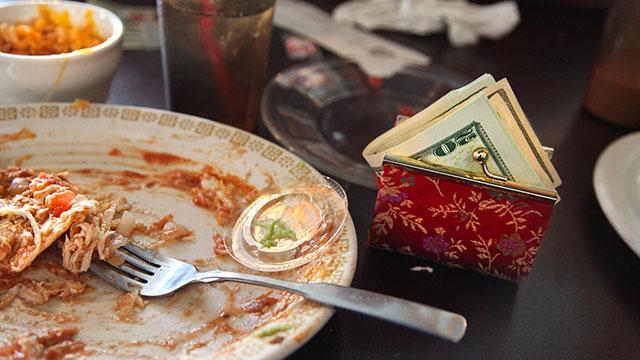 大小餐厅浪费多 光盘行动须践行 大小餐厅浪费多 光盘行动须践行