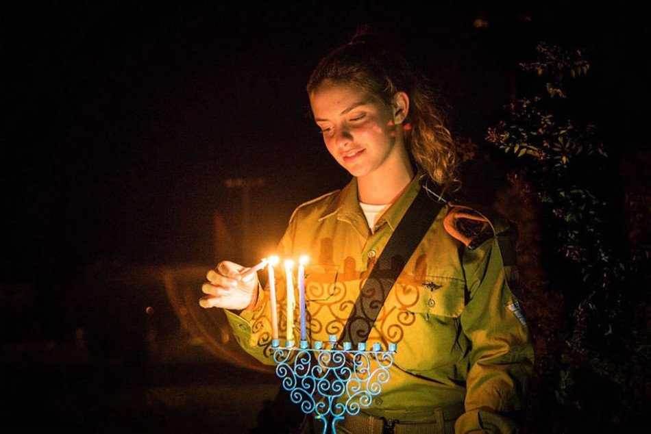 以色列女兵身上的别样风情 以色列女兵身上的别样风情