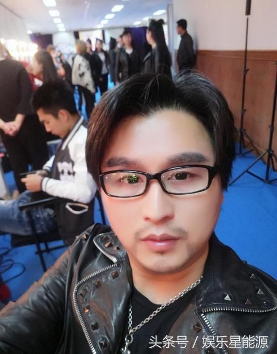 假汪峰年赚600万,假林俊杰年赚700万,而他却拒