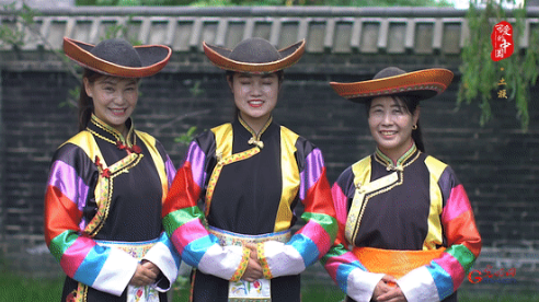 “可爱的中国”之土族:这里的绣娘用巧手绣出了“彩虹故乡”的骄傲 “可爱的中国”之土族:这里的绣娘用巧手绣出了“彩虹故乡”的骄傲