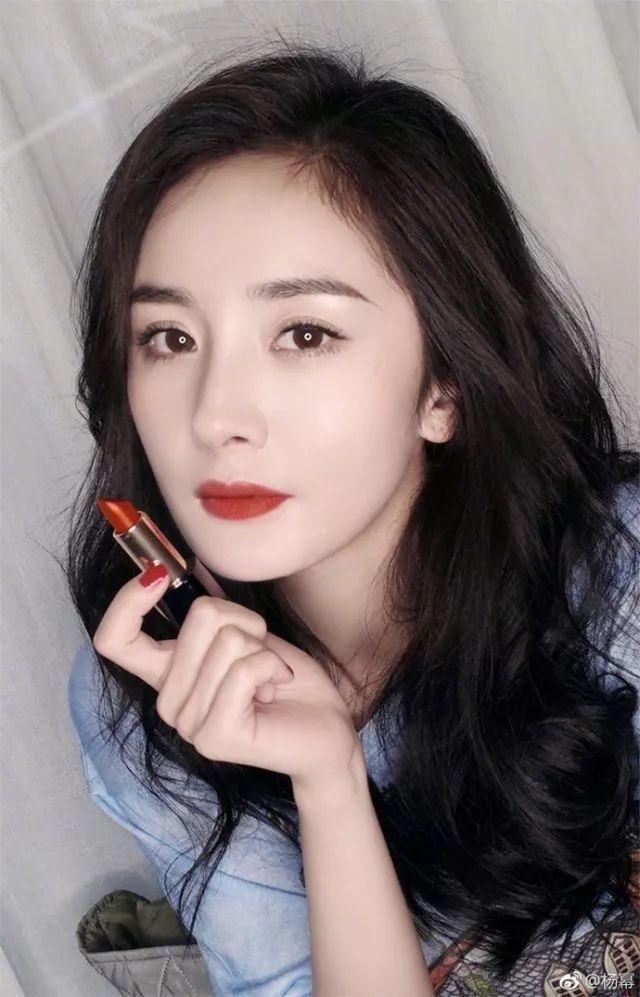 【时尚】赵丽颖代言口红被群嘲?同是口红代言