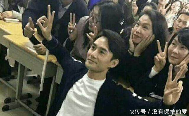 男星素颜也吓人王俊凯满脸痘,黄子韬土气,最后