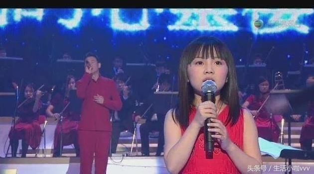 10年后林妙可屡遭高校拒绝 而在她身后的小女