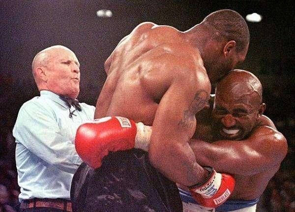 拳王泰森回忆咬耳朵事件:裁判不负责,我当时真