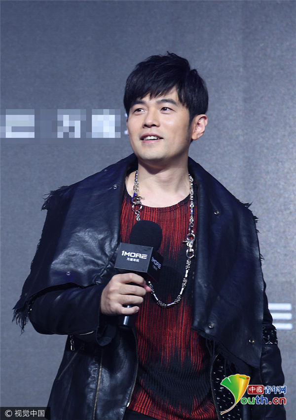 周杰伦露双下巴秀幸福肥肉