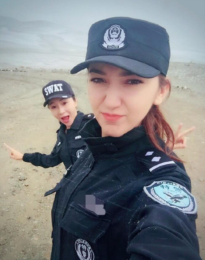 新疆美女特警。