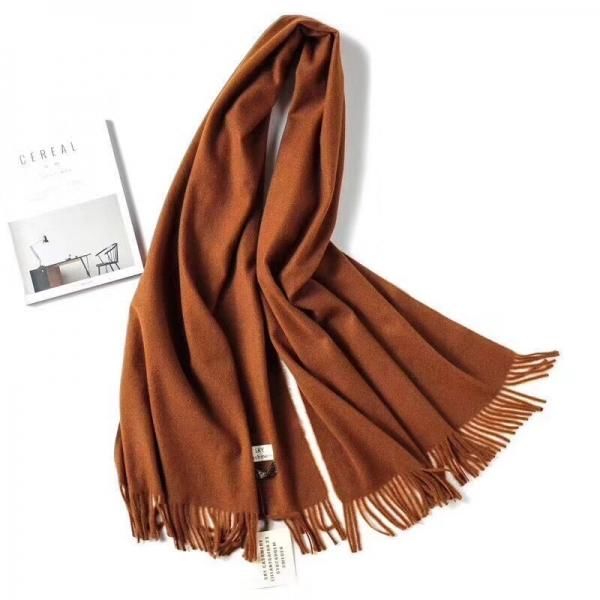 焦糖色围巾怎么搭配 温暖与高级感共存