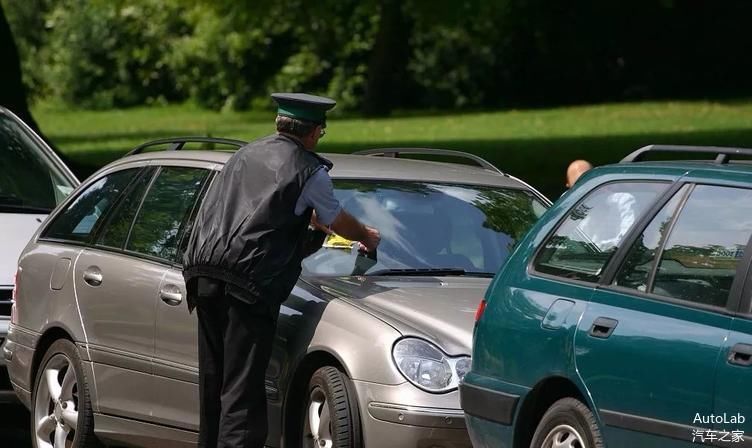 双叉臂式悬架的优点?为什么美国人停车喜欢车