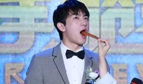 辣条要出国标了放心吃吧 赵丽颖林更新跟你一