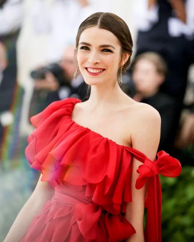 甜美乖乖女Bee，她大概是所有女孩心中的It Girl ！