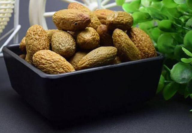 制作方法:咸橄榄4枚,麦冬30克,芦根20克.