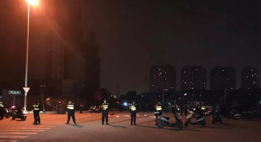 福州一男子持刀划伤路人 致1死19伤