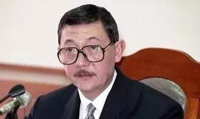 郑周敏,祖籍福建,后来跟着家里人一起去了菲律宾.