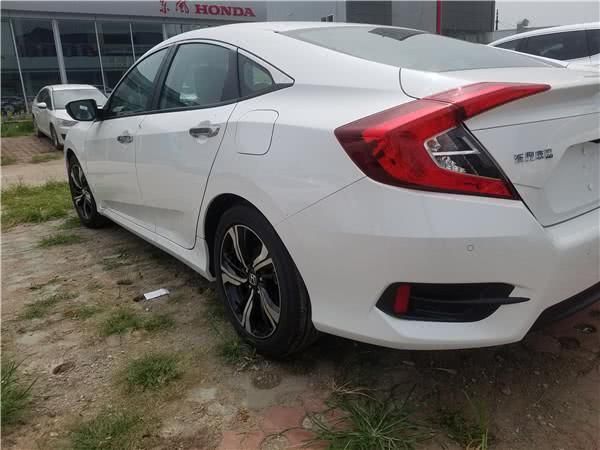 本田思域轿跑神车 无需吹捧 提速秒K迈腾 18款