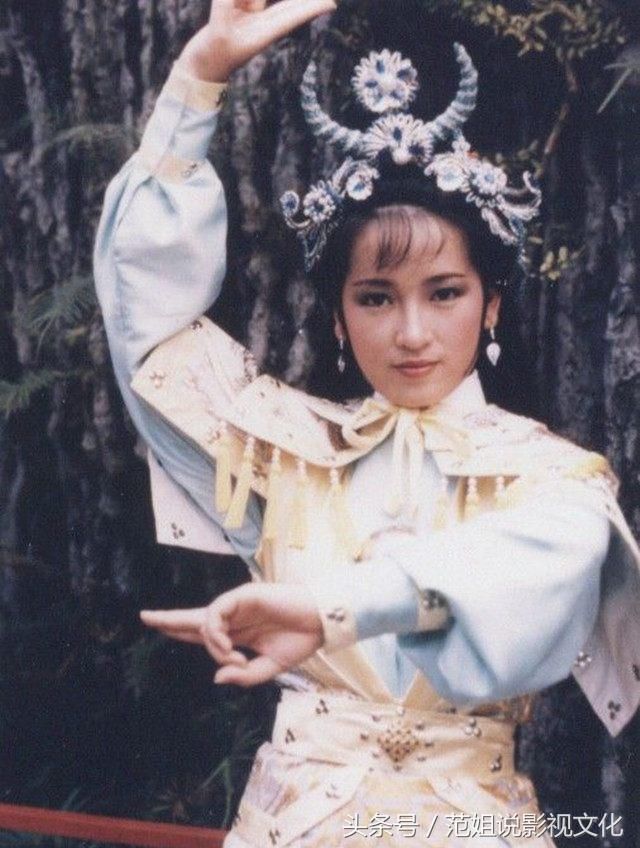 32年前这部剧,龚慈恩姿色妍丽,陈敏儿英姿飒爽,黄日华盖世英雄