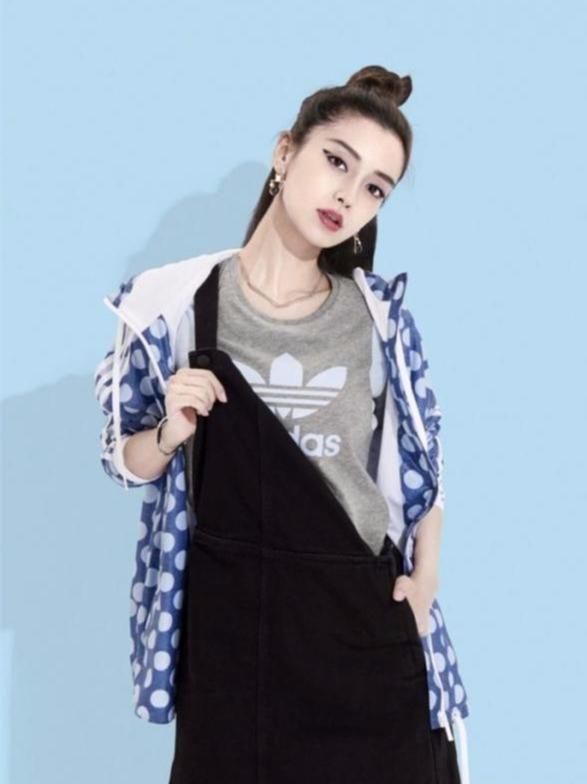 看了杨颖的阿迪达斯代言照,再看迪丽热巴,网友