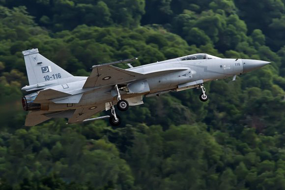 偏爱中国飞机?尼日利亚签署购买枭龙战机备忘